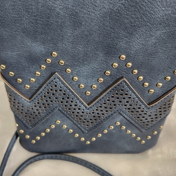 Boutique Blue Faux Leather Zig Zag Gold Embellished Crossbody Bag Purse - Picture 4 of 12